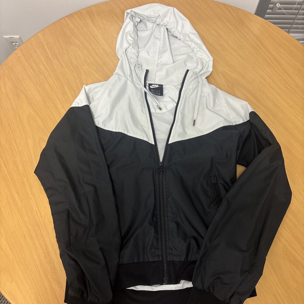 Nike Hooded Windbreaker Jacket Running Jogging Size Xtra Small. (F1)